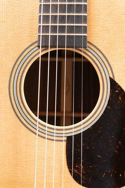 Martin OM-28 Modern Deluxe Acoustic Guitar with Hardshell Case