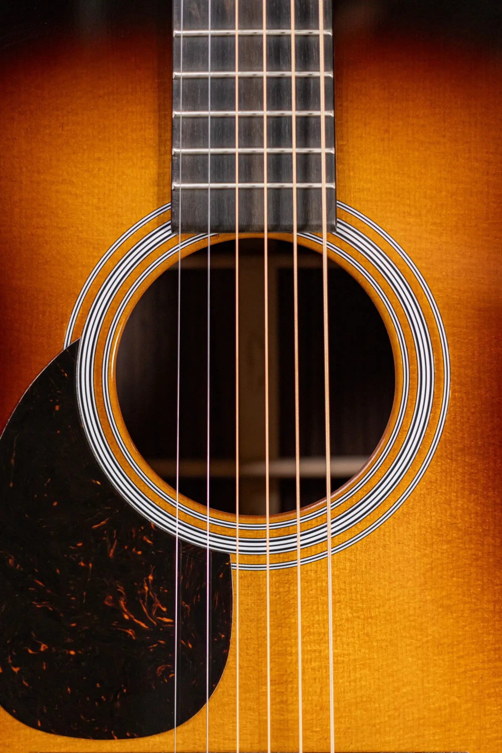 Martin OM-28 Standard Series Left-Hand Acoustic Guitar - 1935 Sunburst with Hardshell Case