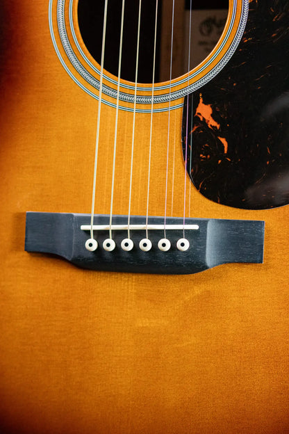 Martin 000-28EC Eric Clapton Signature Acoustic Guitar - 1935 Sunburst with Hardshell Case