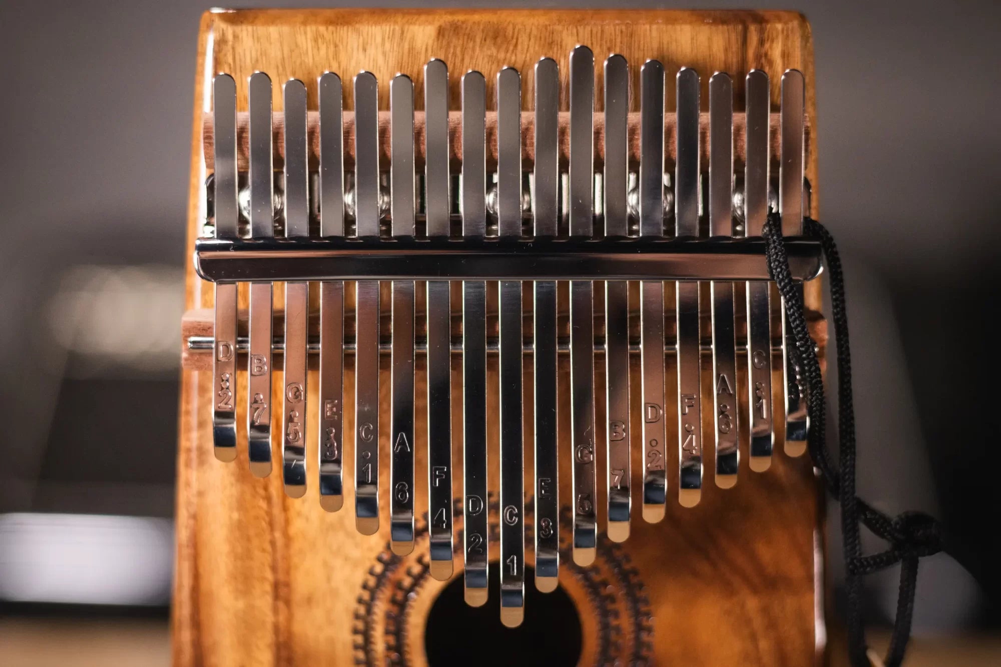 Meinl Sonic Energy Sound Hole Kalimba C Major, 17-Notes, Acacia