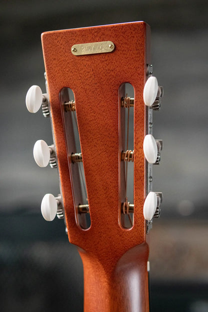 National Gold Dueco 14-Fret Resonator Guitar with Hardshell Case