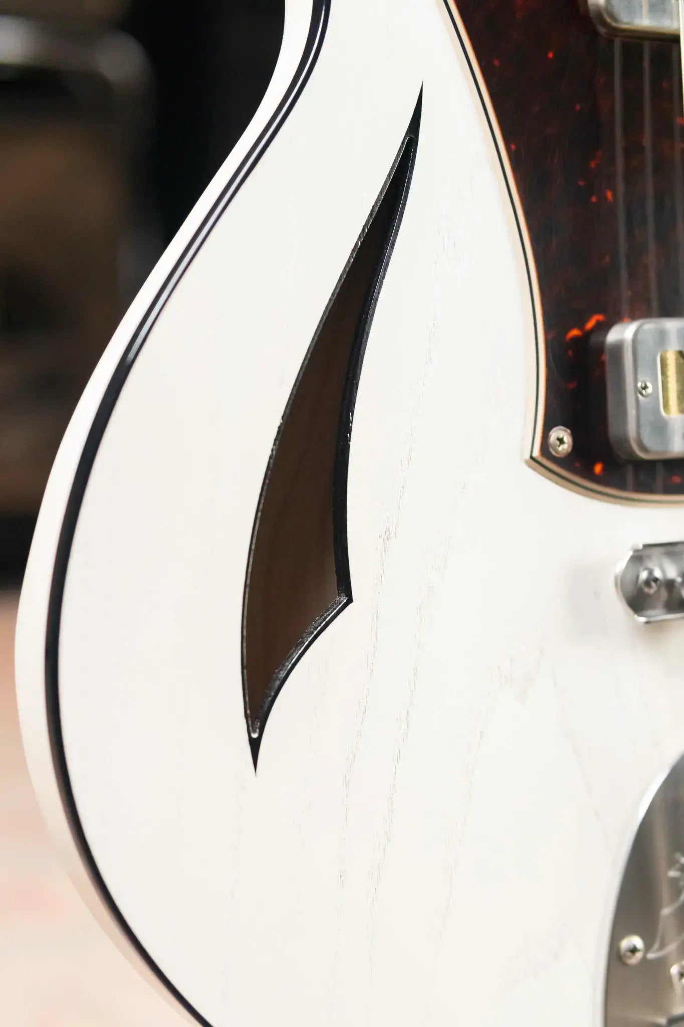 Novo Custom Shop Miris J Semi-Hollow Electric Guitar - Olympic White with Gig Bag