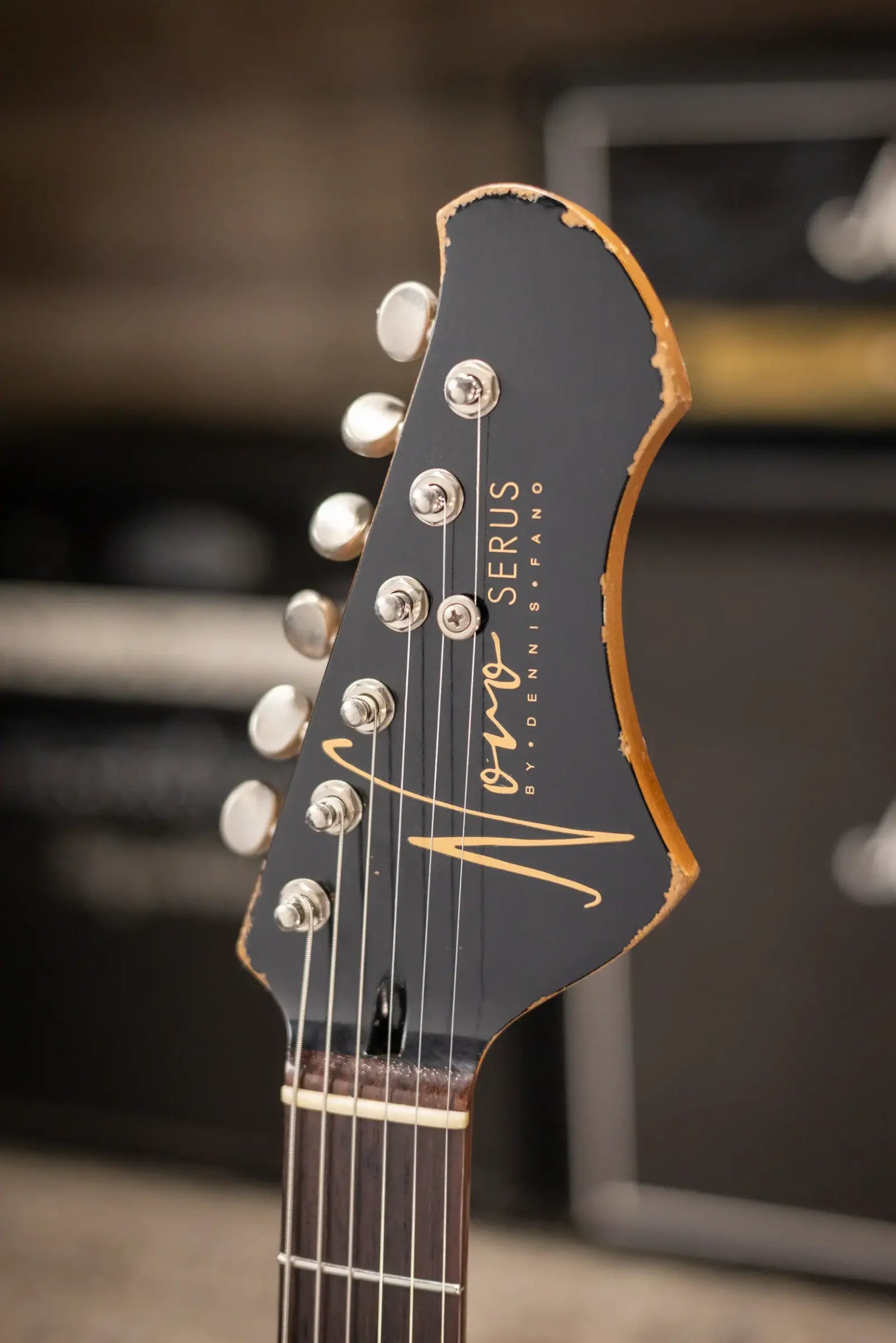 Novo Serus J Dealer Limited Electric Guitar - Bull Black over '64 3-Tone Burst with Gig Bag