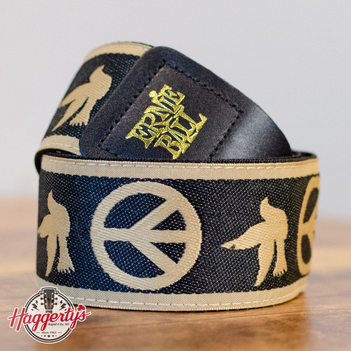 Ernie Ball P04613 Peace Love Dove Strap