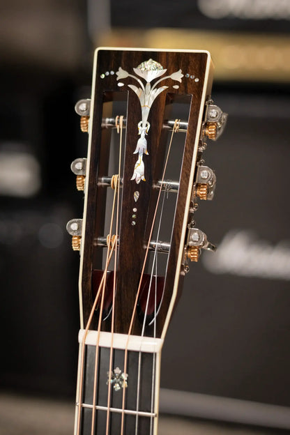 Santa Cruz 00 Acoustic Guitar - Sitka Spruce/Ebony with Hardshell Case