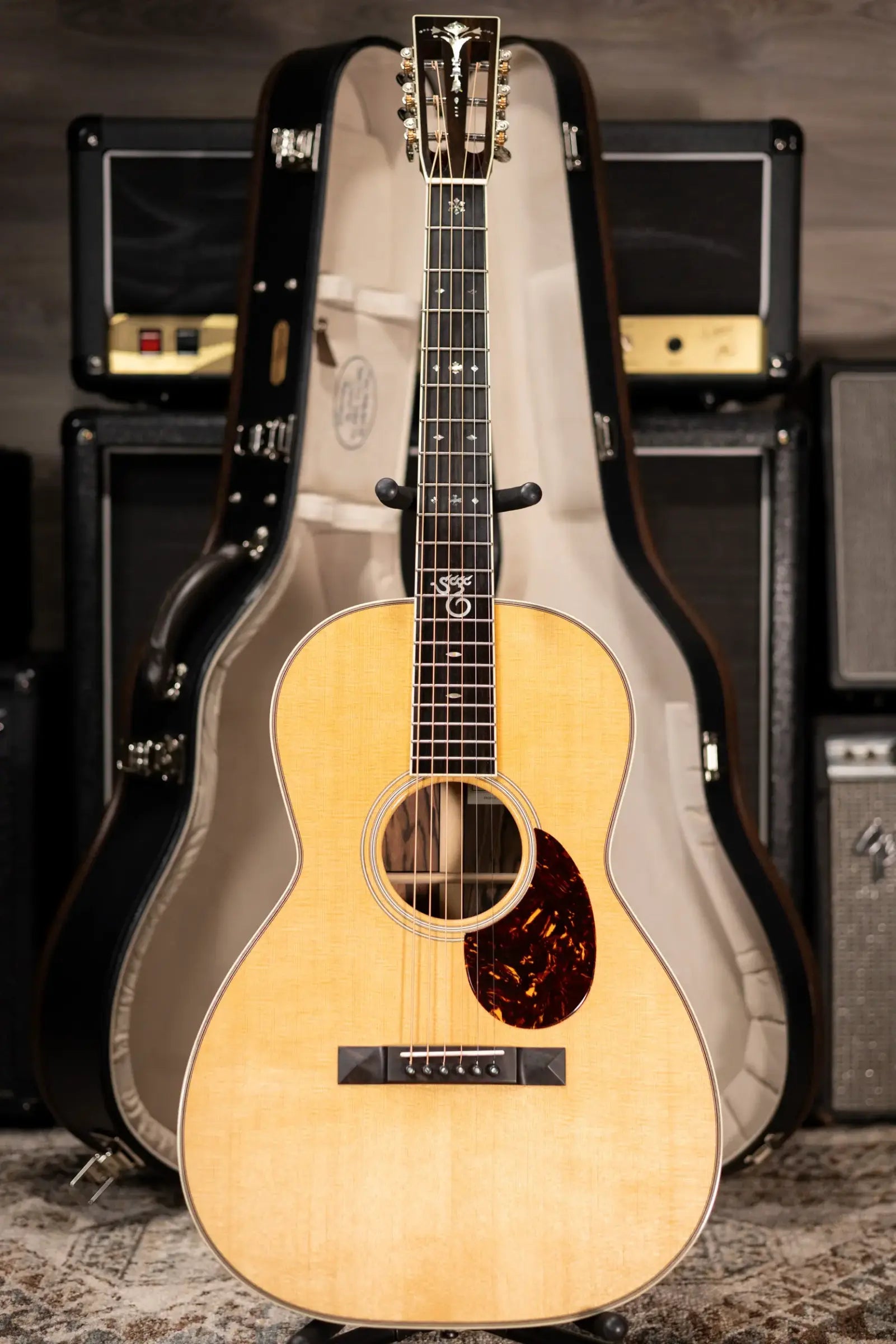 Santa Cruz 00 Acoustic Guitar - Sitka Spruce/Ebony with Hardshell Case