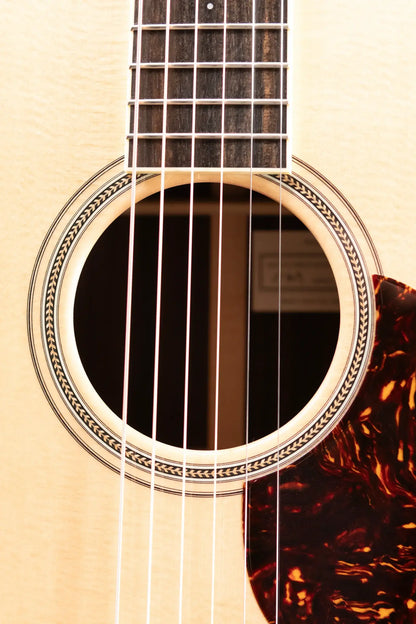Santa Cruz OM Acoustic Guitar - Sitka Spruce/Indian Rosewood with Hardshell Case