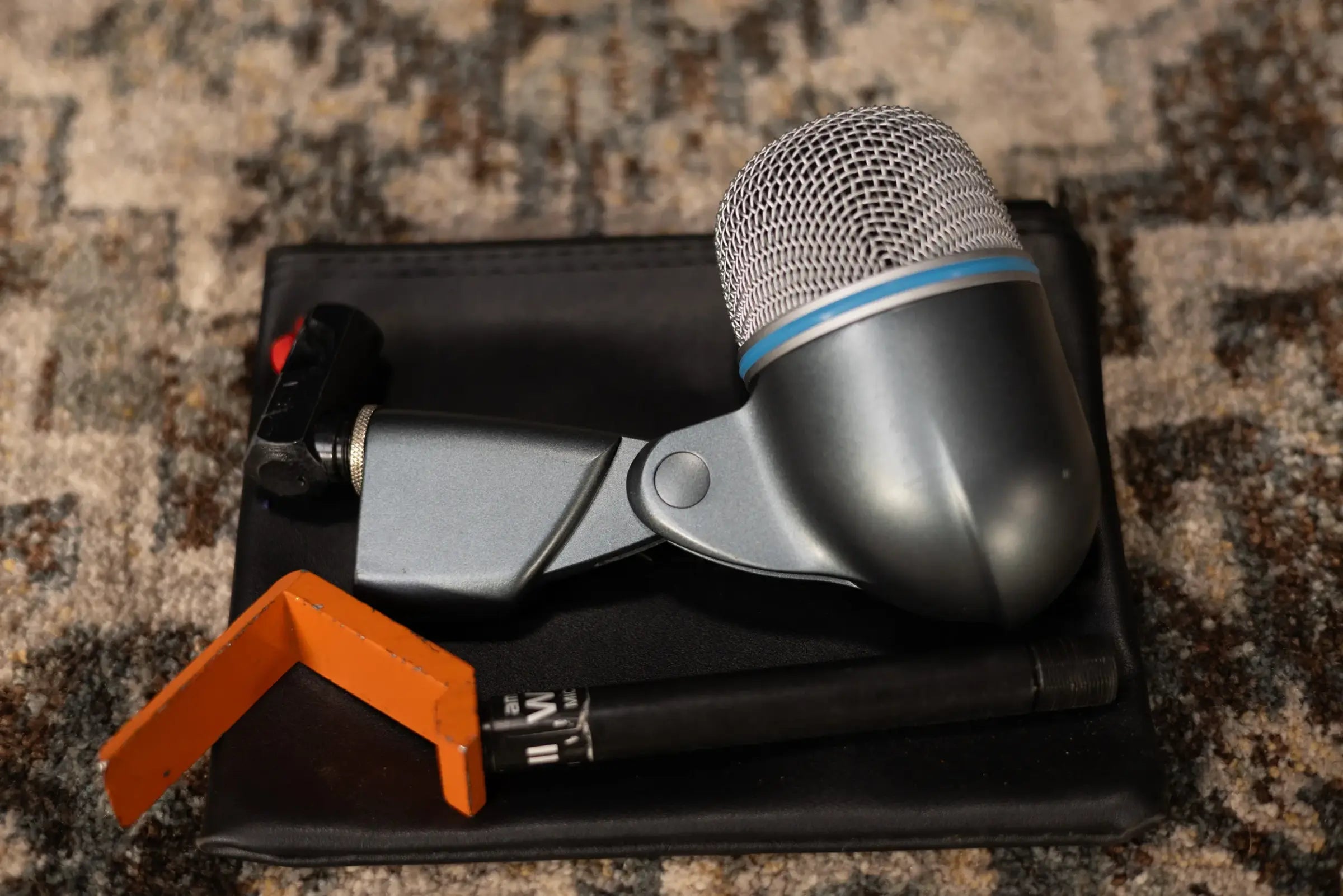 Shure Beta 52A Kick Drum Microphone with Storage Bag - Used