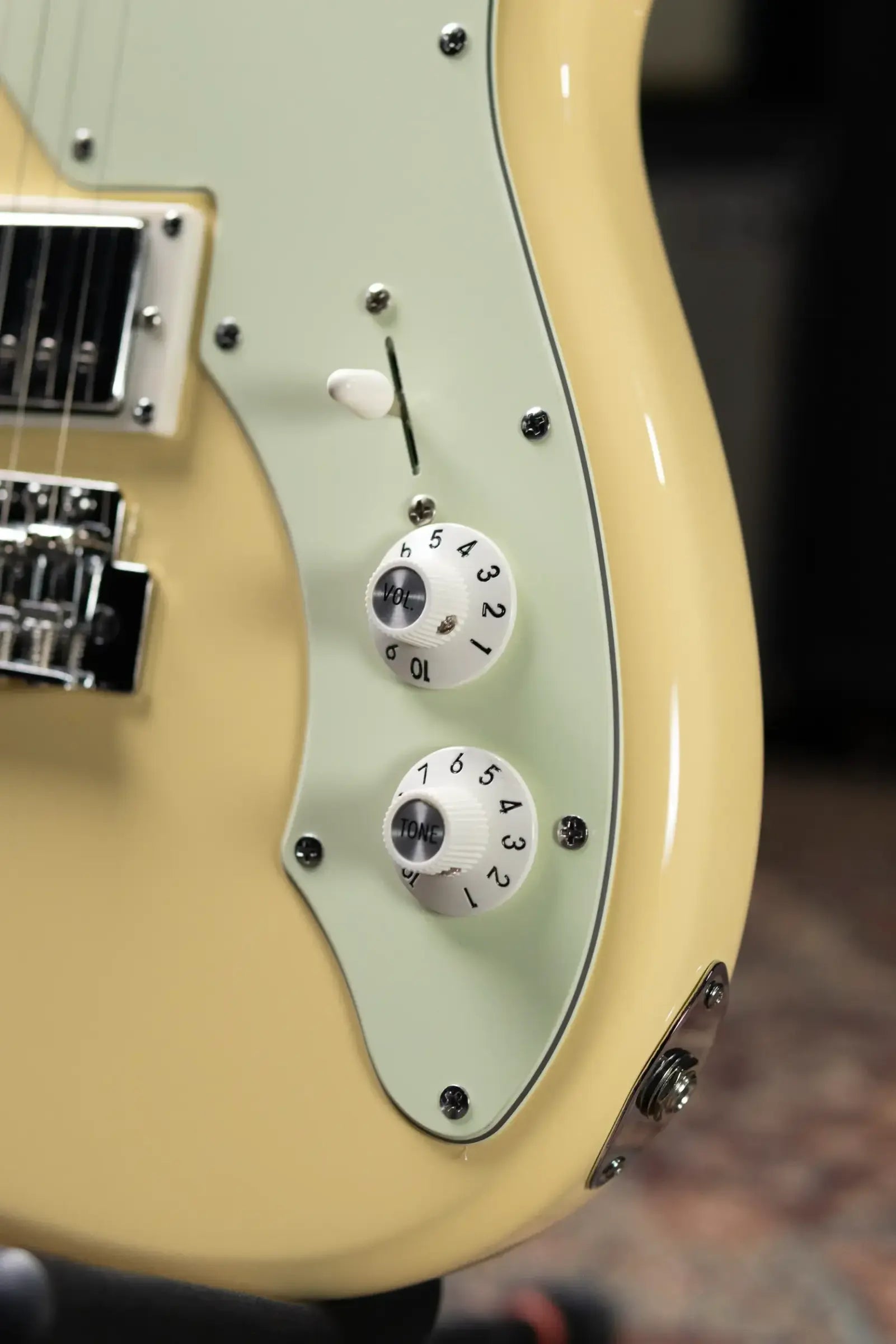 Squier Paranormal Stratocaster Deluxe Electric Guitar - Vintage White