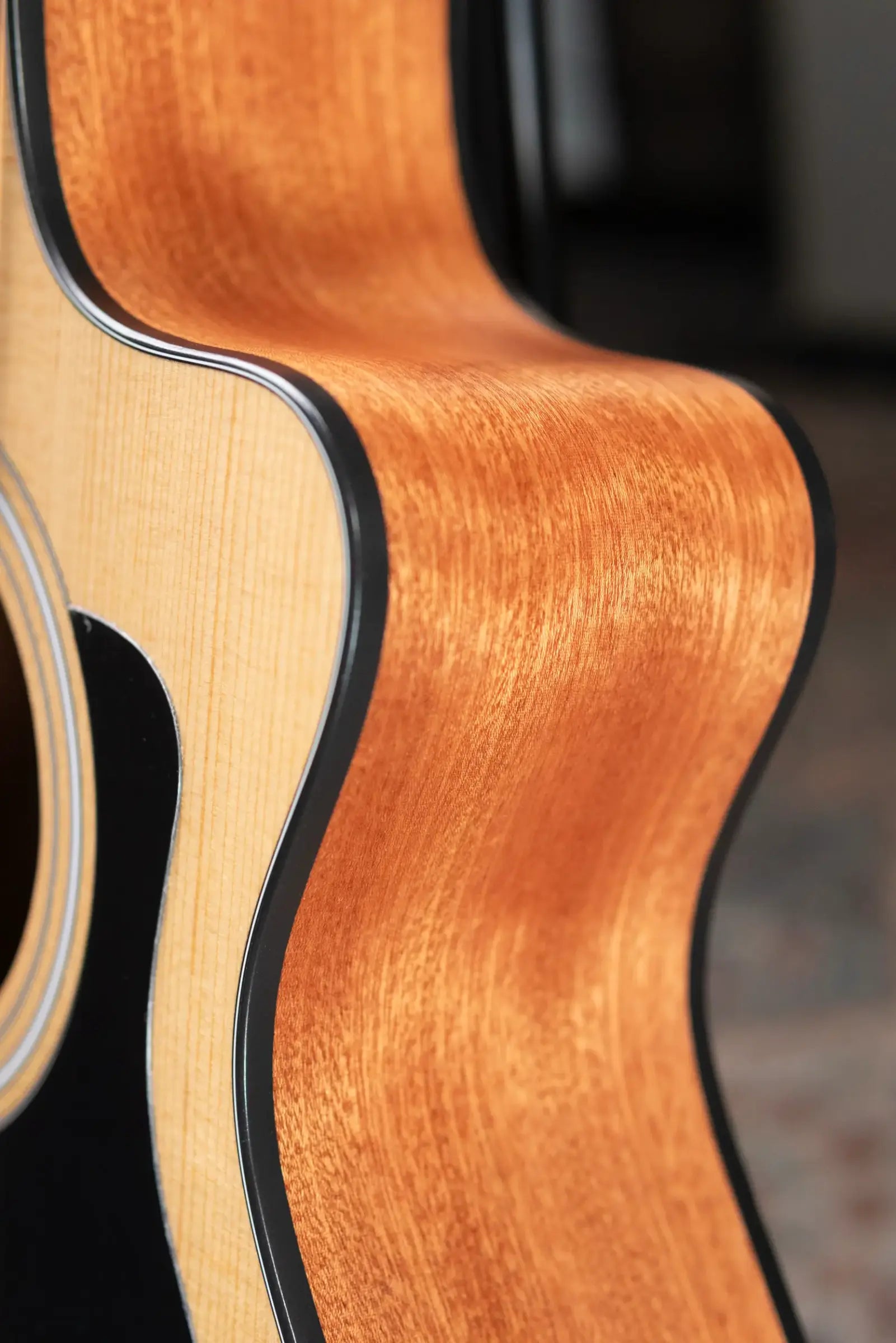 Taylor 112ce Grand Concert Acoustic/Electric Guitar with Gig Bag