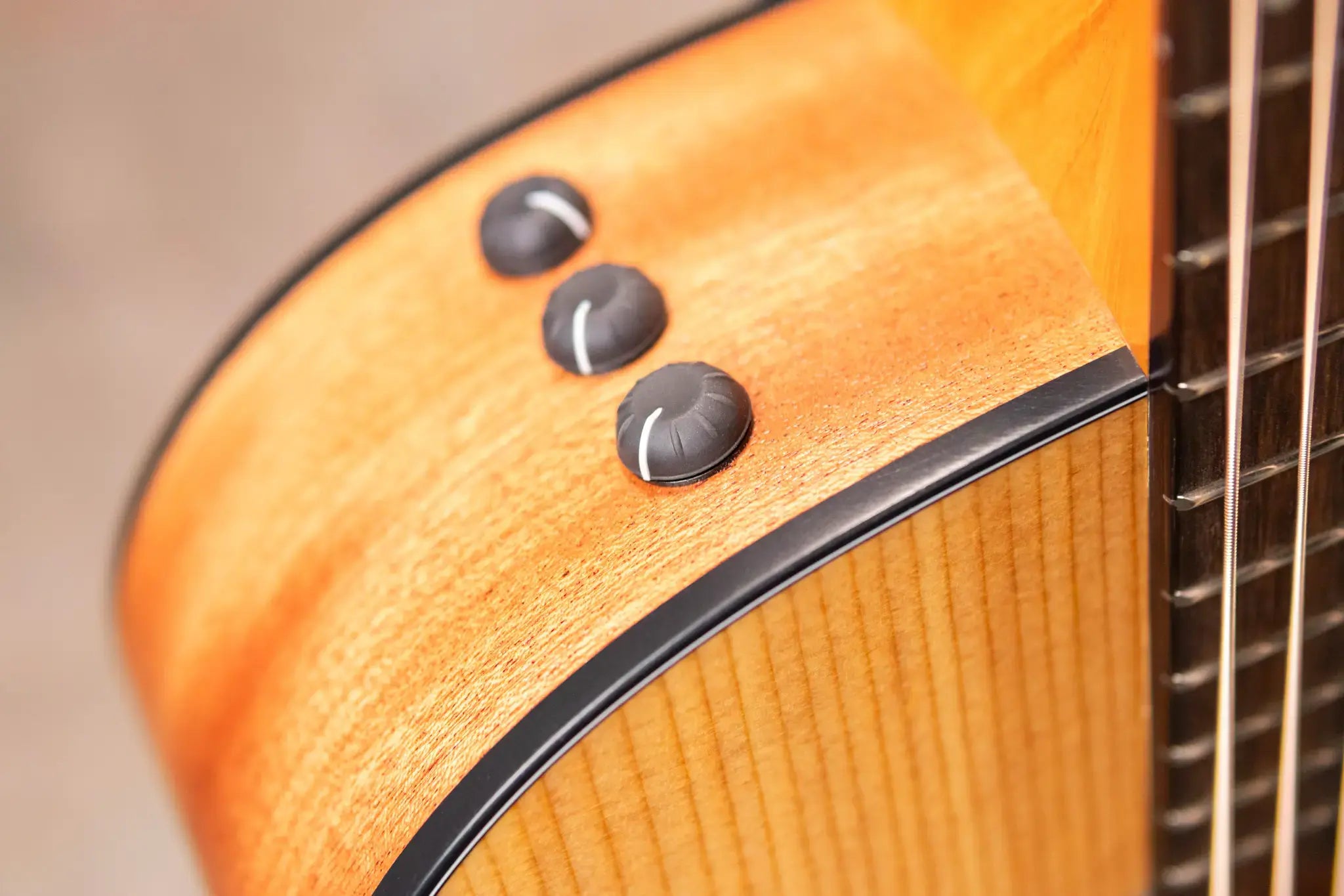 Taylor 112ce Grand Concert Acoustic/Electric Guitar with Gig Bag