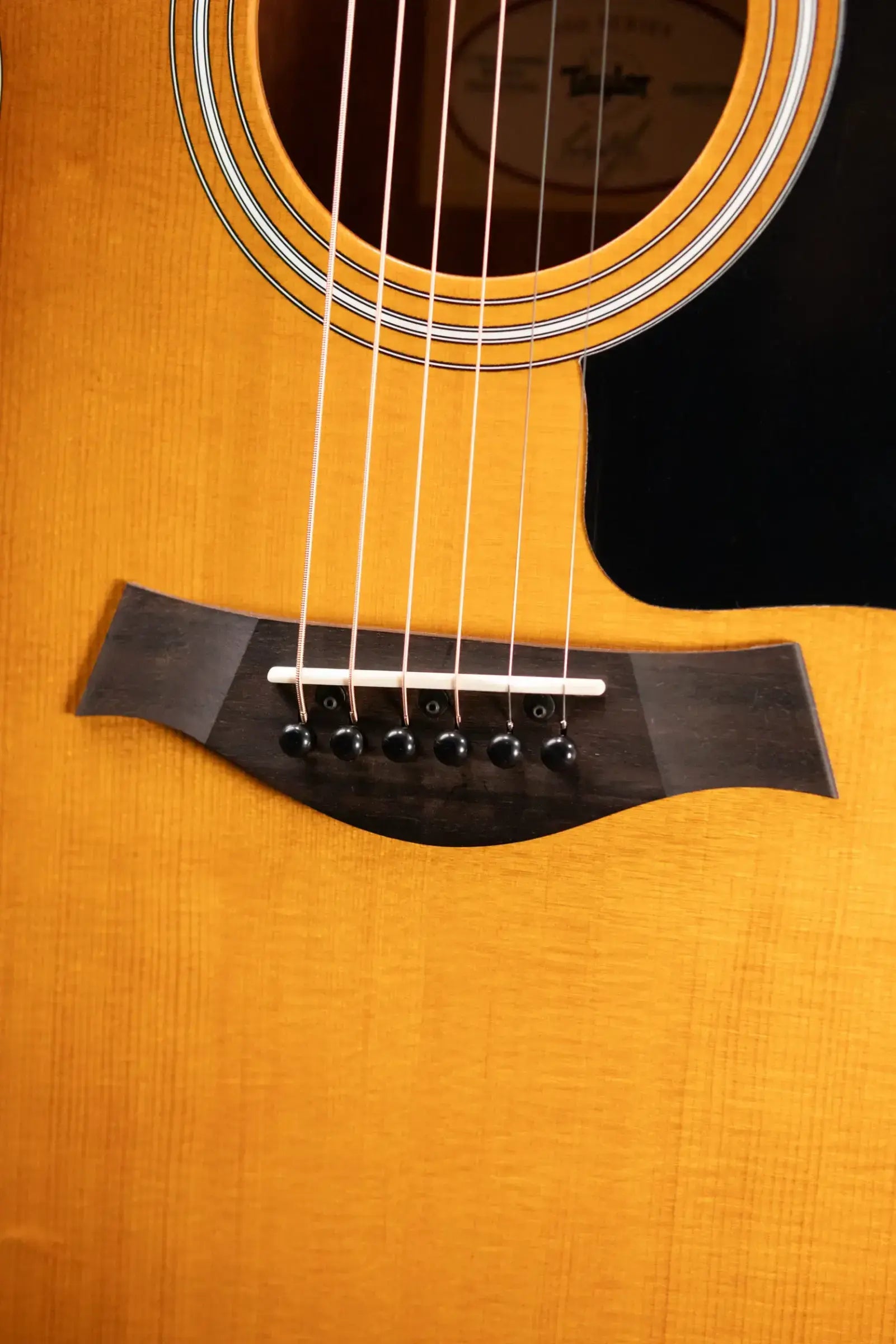 Taylor 112ce Special Edition Grand Concert Acoustic/Electric Guitar - Honeyburst with Gig Bag