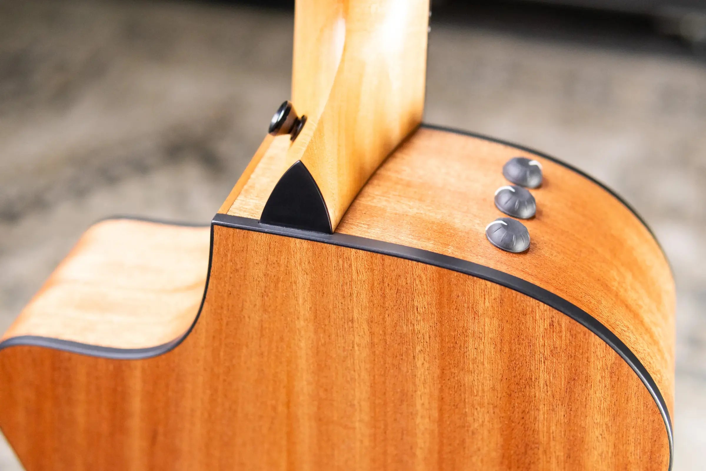 Taylor 112ce Special Edition Grand Concert Acoustic/Electric Guitar - Honeyburst with Gig Bag