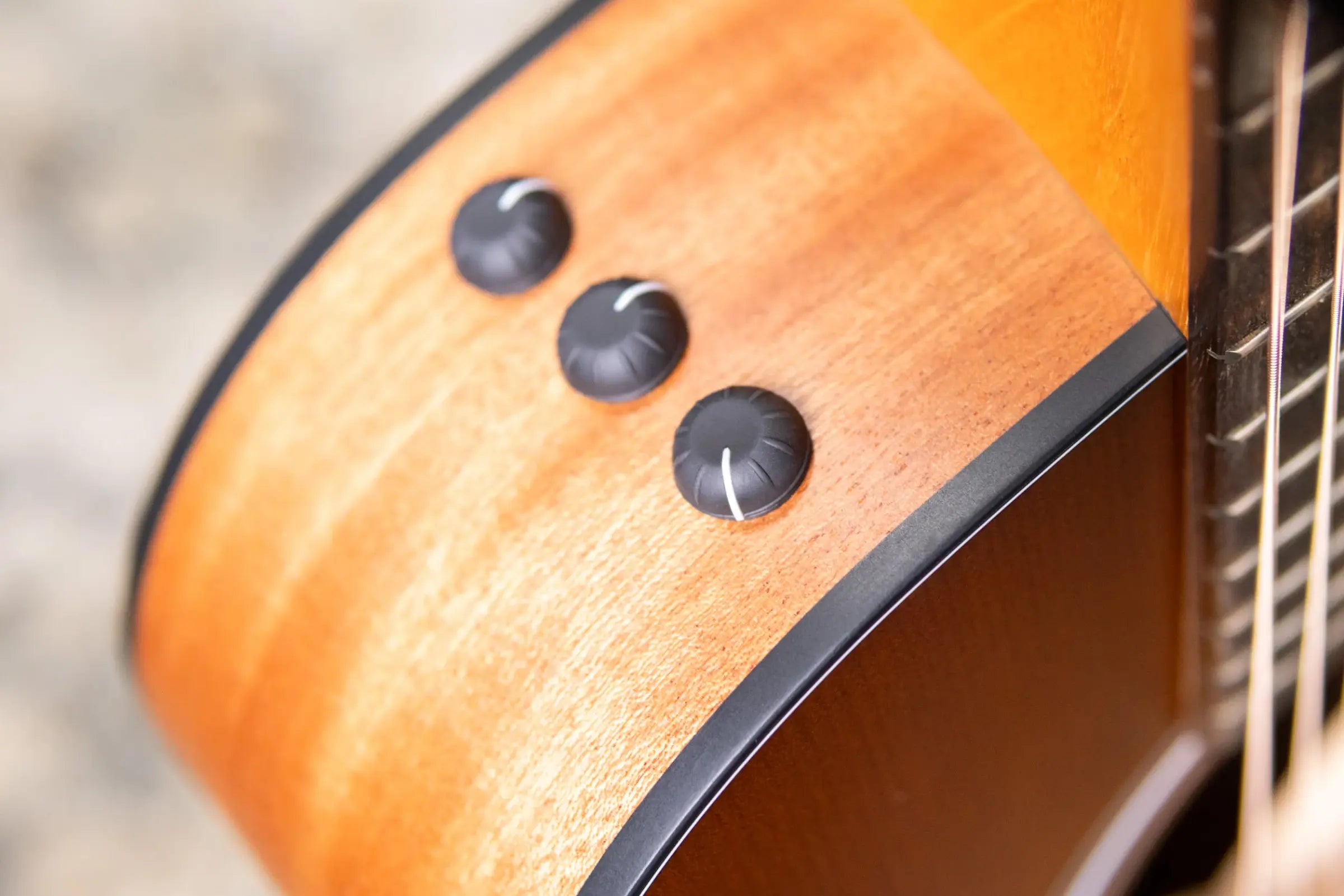 Taylor 112ce Special Edition Grand Concert Acoustic/Electric Guitar - Honeyburst with Gig Bag