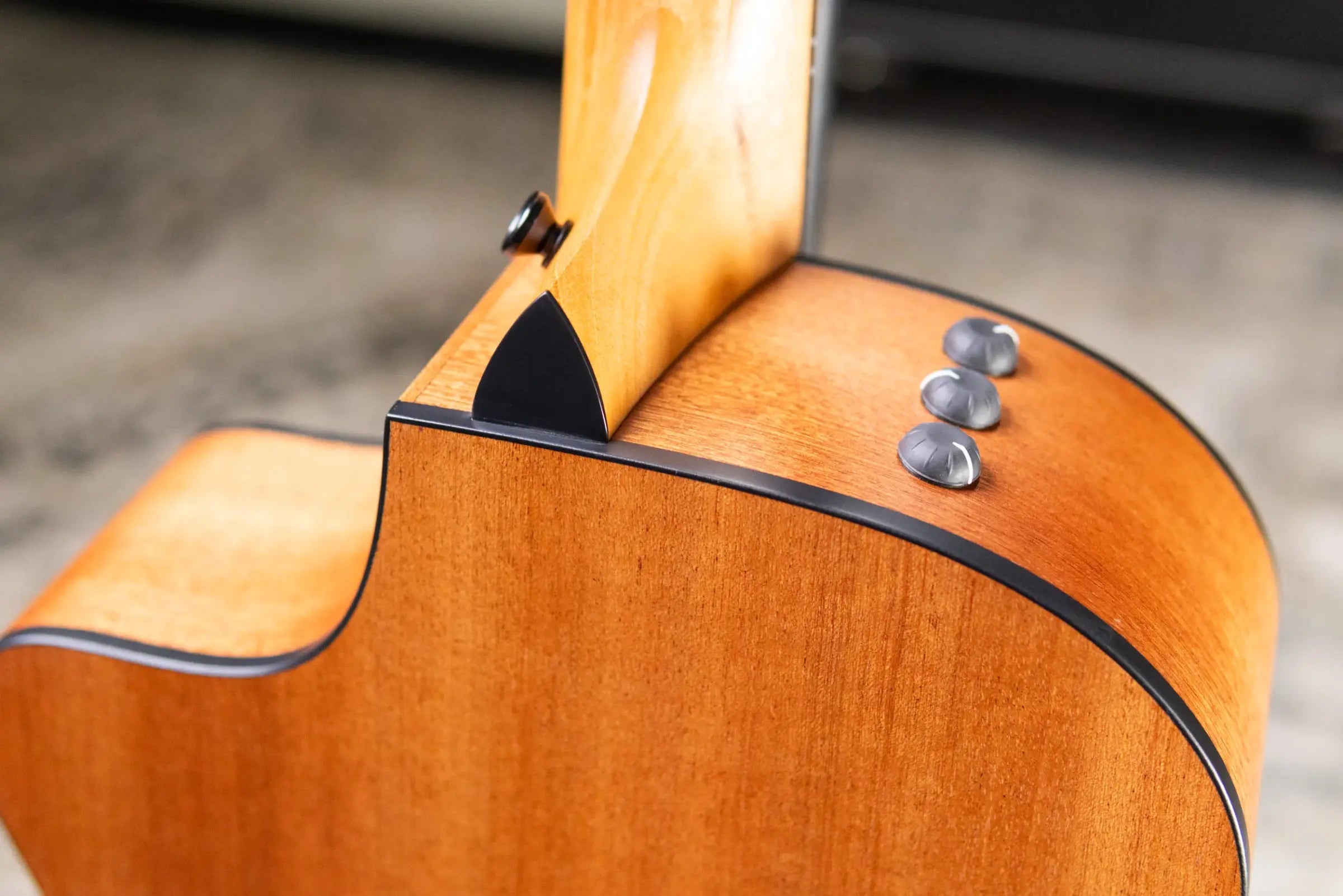 Taylor 112ce Special Edition Grand Concert Acoustic/Electric Guitar - Honeyburst with Gig Bag