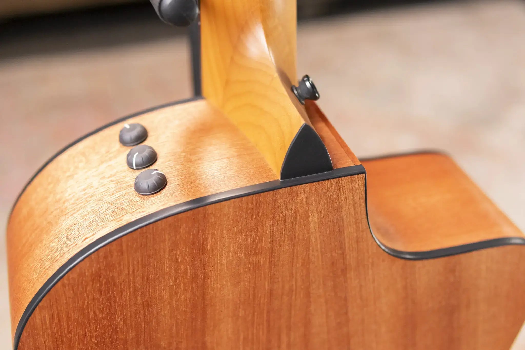 Taylor 114ce Left-Handed Grand Auditorium Acoustic/Electric Guitar with Gig Bag