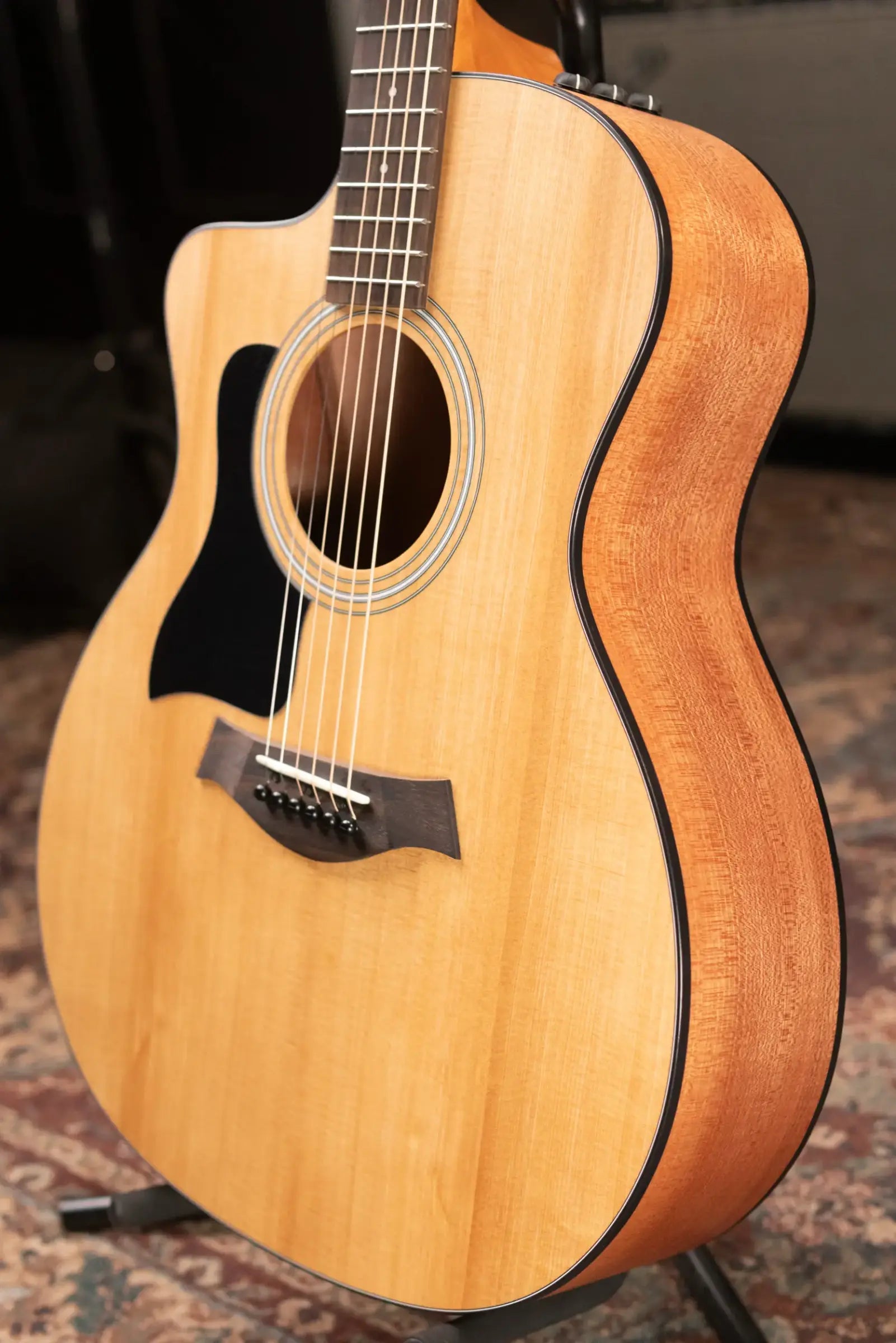 Taylor 114ce Left-hand Grand Auditorium Acoustic/Electric Guitar with Gig Bag