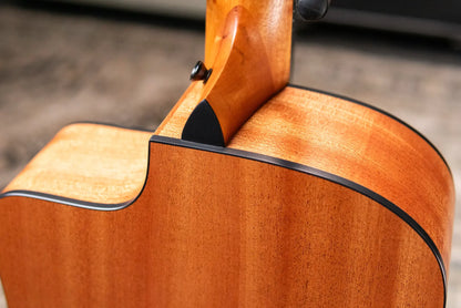 Taylor 150ce Bajo Quinto Acoustic/Electric Guitar with Gig Bag