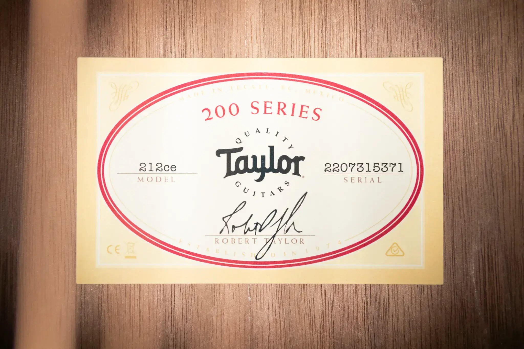 Taylor 212ce Grand Concert Acoustic/Electric Guitar with Gig Bag