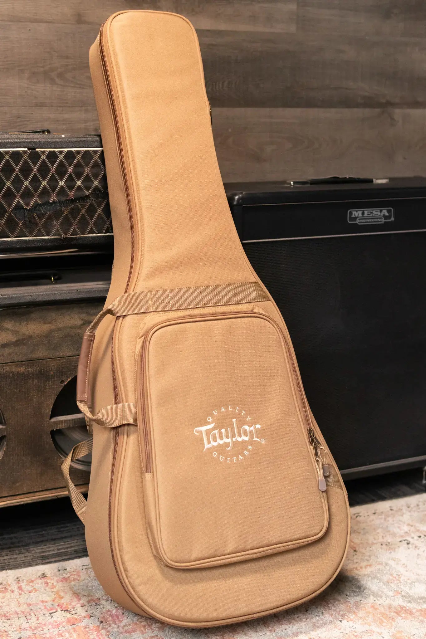 Taylor 212ce Grand Concert Acoustic/Electric Guitar with Gig Bag
