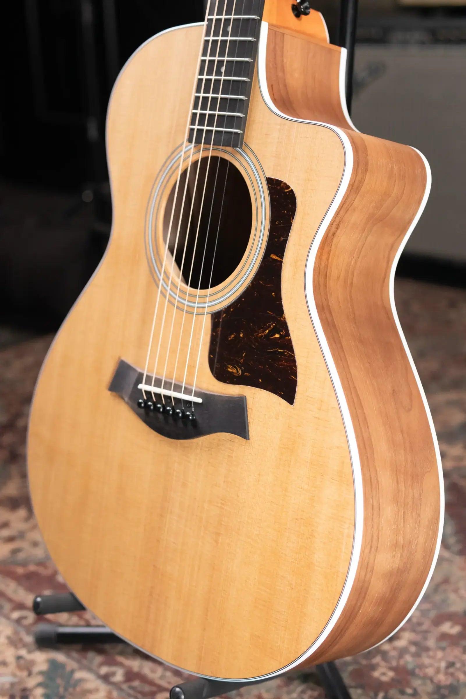 Taylor 212ce Grand Concert Acoustic/Electric Guitar with Gig Bag