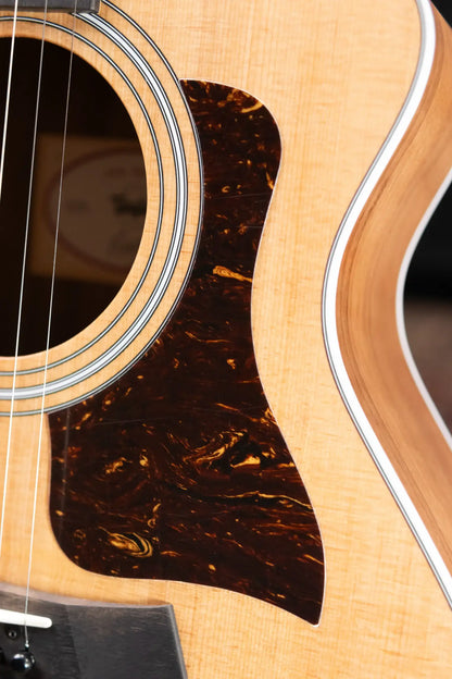 Taylor 212ce Grand Concert Acoustic/Electric Guitar with Gig Bag