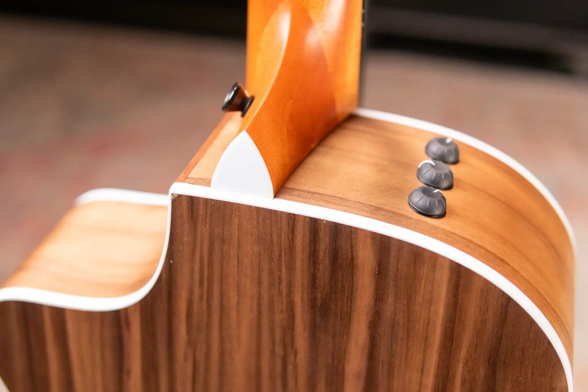 Taylor 212ce Grand Concert Acoustic/Electric Guitar with Gig Bag