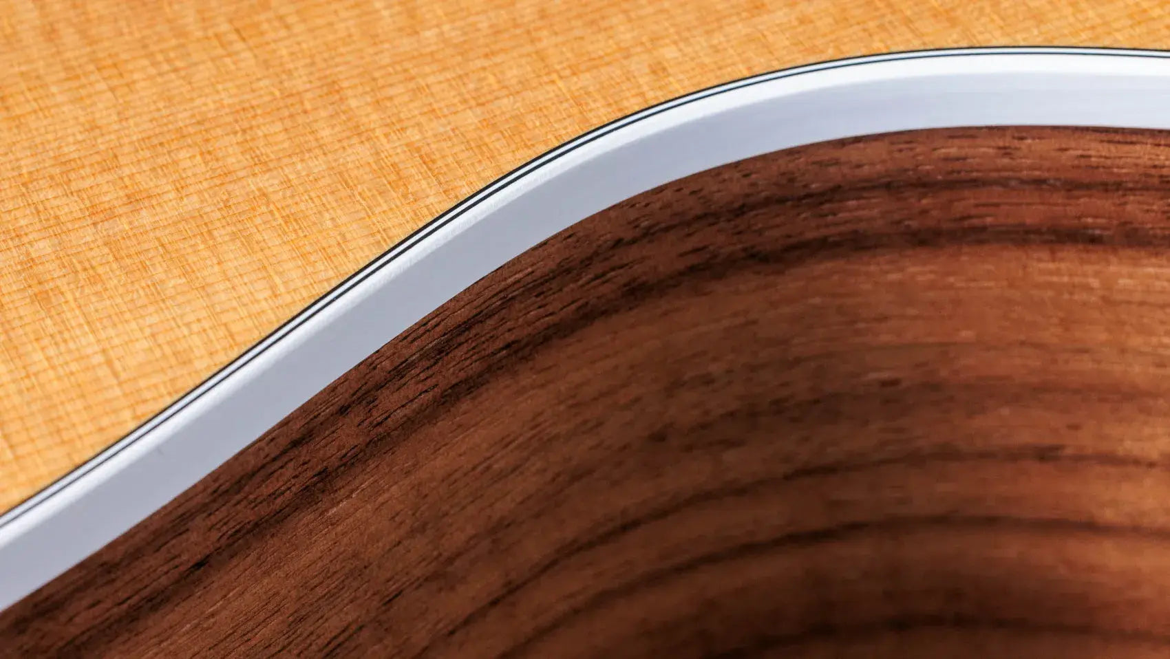 Taylor 212ce Grand Concert Acoustic/Electric Guitar with Gig Bag