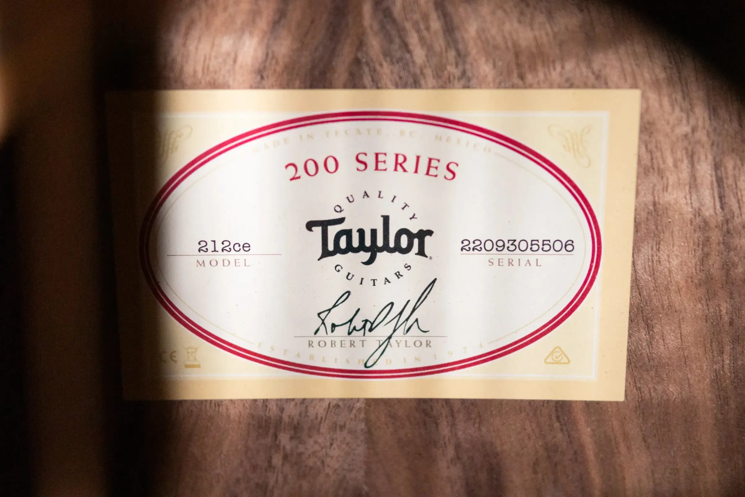 Taylor 212ce Grand Concert Acoustic/Electric Guitar with Gig Bag