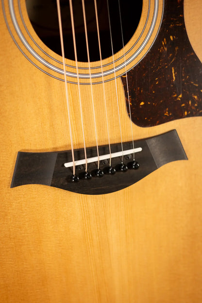 Taylor 212ce Grand Concert Acoustic/Electric Guitar with Gig Bag