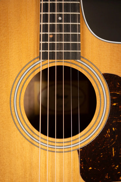Taylor 212ce Grand Concert Acoustic/Electric Guitar with Gig Bag