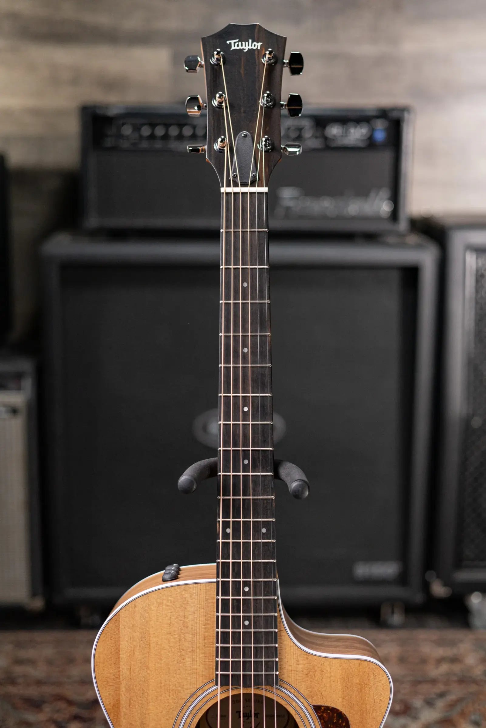 Taylor 212ce Grand Concert Acoustic/Electric Guitar with Gig Bag