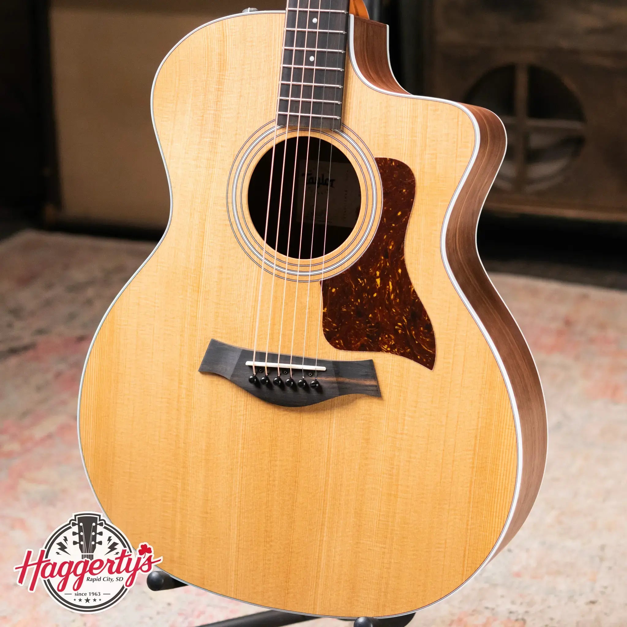 Taylor 214ce Grand Auditorium Acoustic-Electric Guitar with Structured Gig Bag