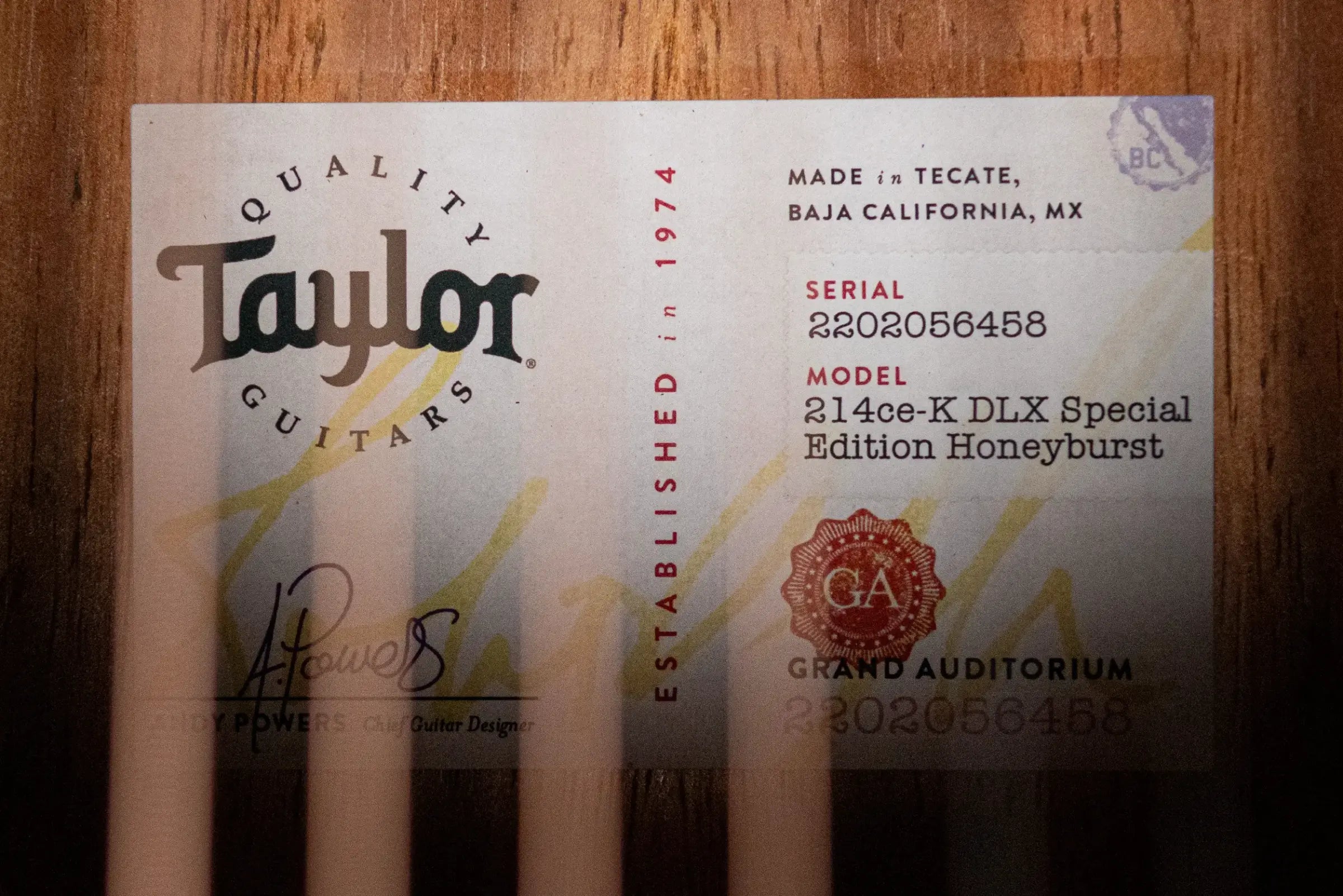 Taylor 214ce-K DLX Special Edition Grand Auditorium Acoustic/Electric Guitar - Honeyburst with Hardshell Case