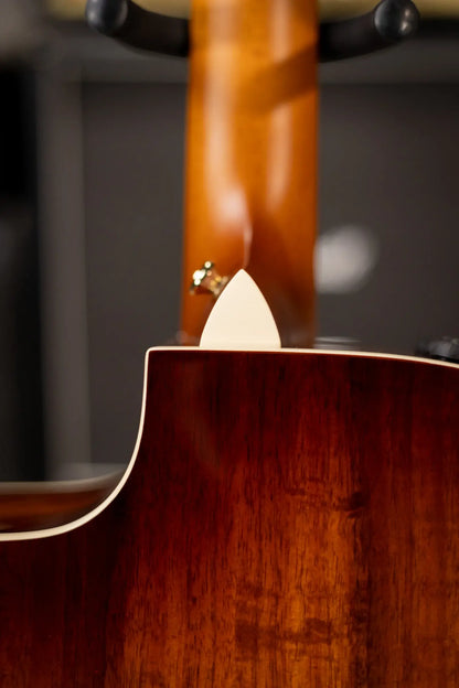 Taylor 214ce-K DLX Special Edition Grand Auditorium Acoustic/Electric Guitar - Honeyburst with Hardshell Case