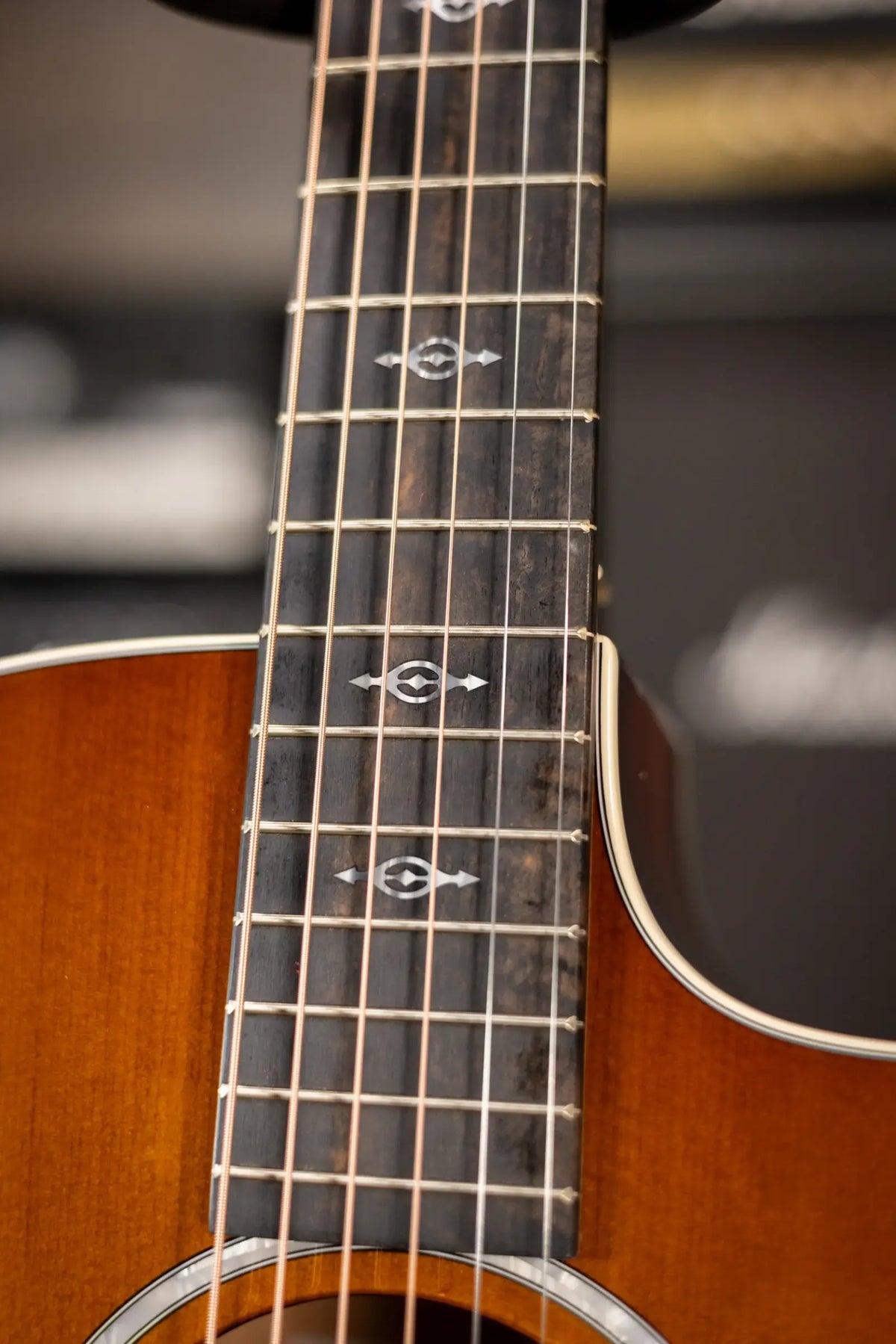 Taylor 214ce-K DLX Special Edition Grand Auditorium Acoustic/Electric Guitar - Honeyburst with Hardshell Case