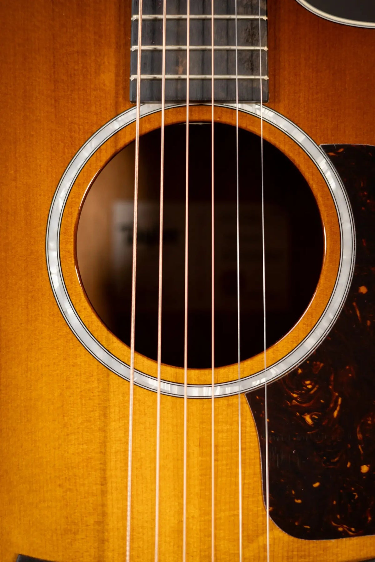 Taylor 214ce-K DLX Special Edition Grand Auditorium Acoustic/Electric Guitar - Honeyburst with Hardshell Case