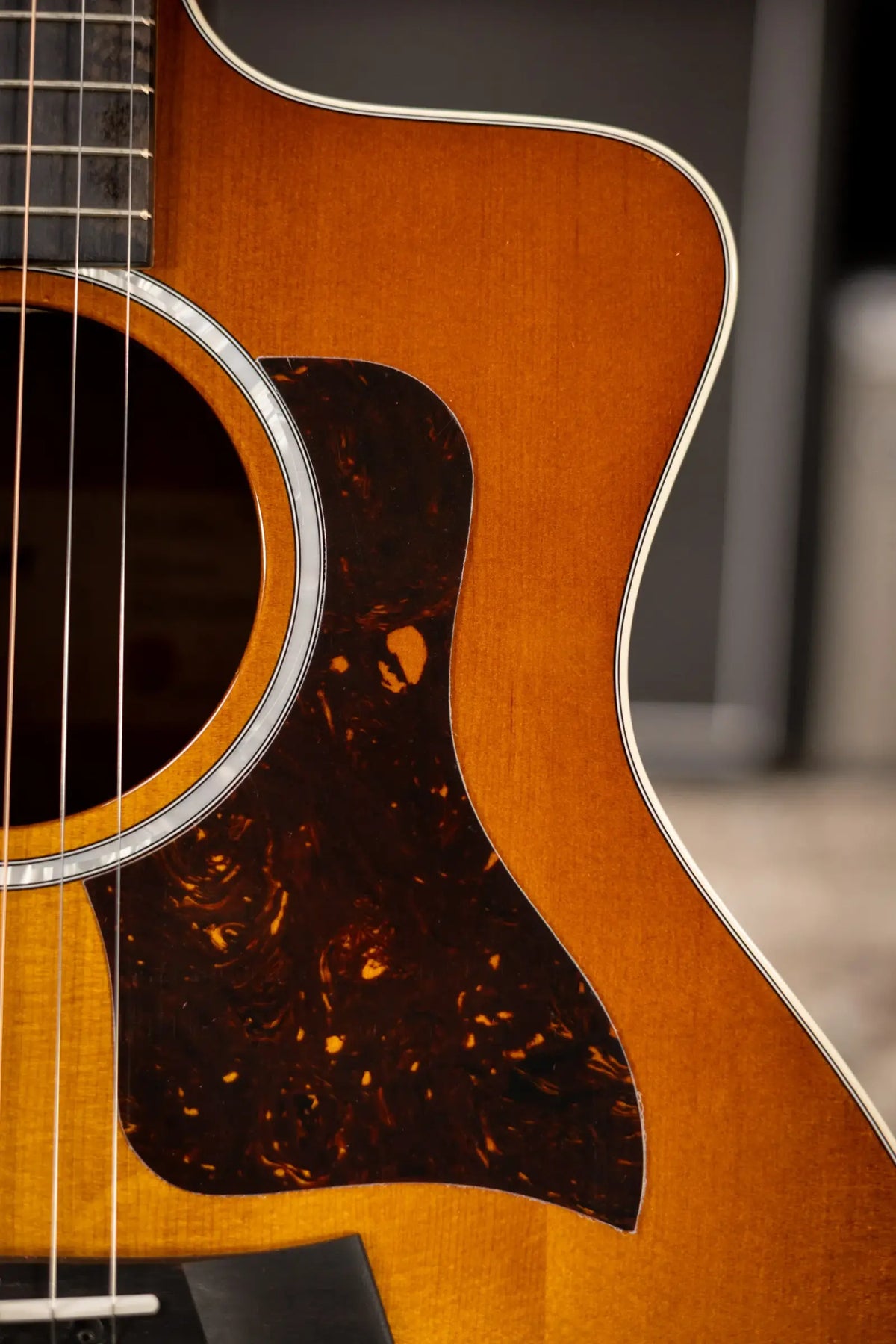 Taylor 214ce-K DLX Special Edition Grand Auditorium Acoustic/Electric Guitar - Honeyburst with Hardshell Case