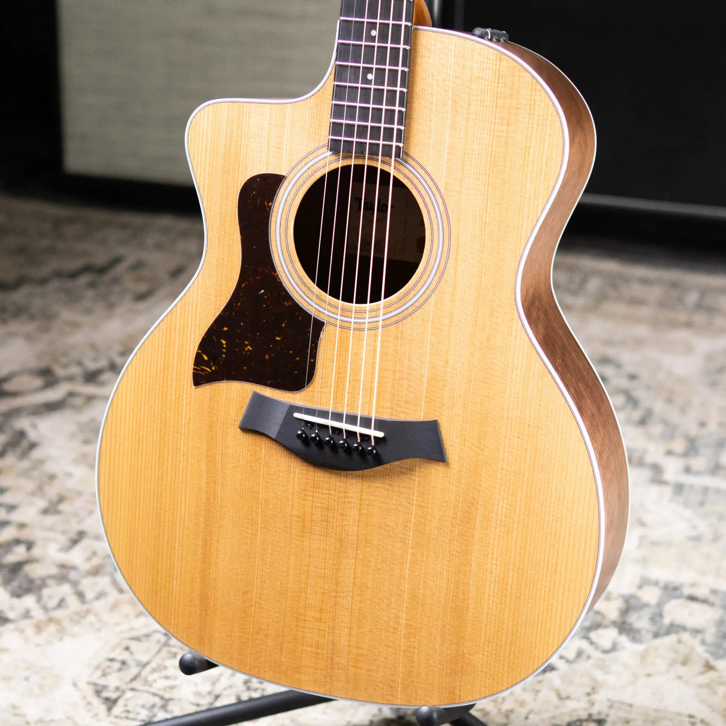 Taylor 214ce Left-Hand Grand Auditorium Acoustic/Electric Guitar with Gig Bag