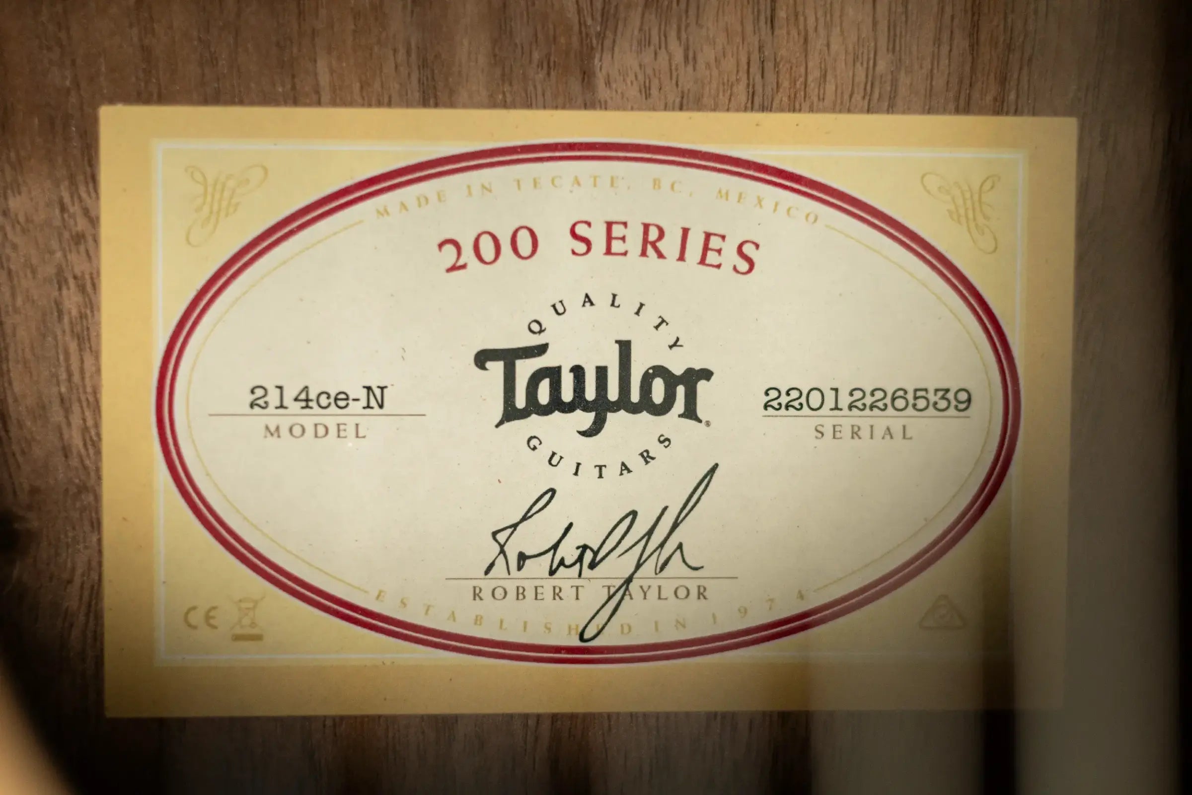 Taylor 214ce-N Left-Handed Nylon Grand Auditorium Acoustic/Electric Guitar with Gig Bag