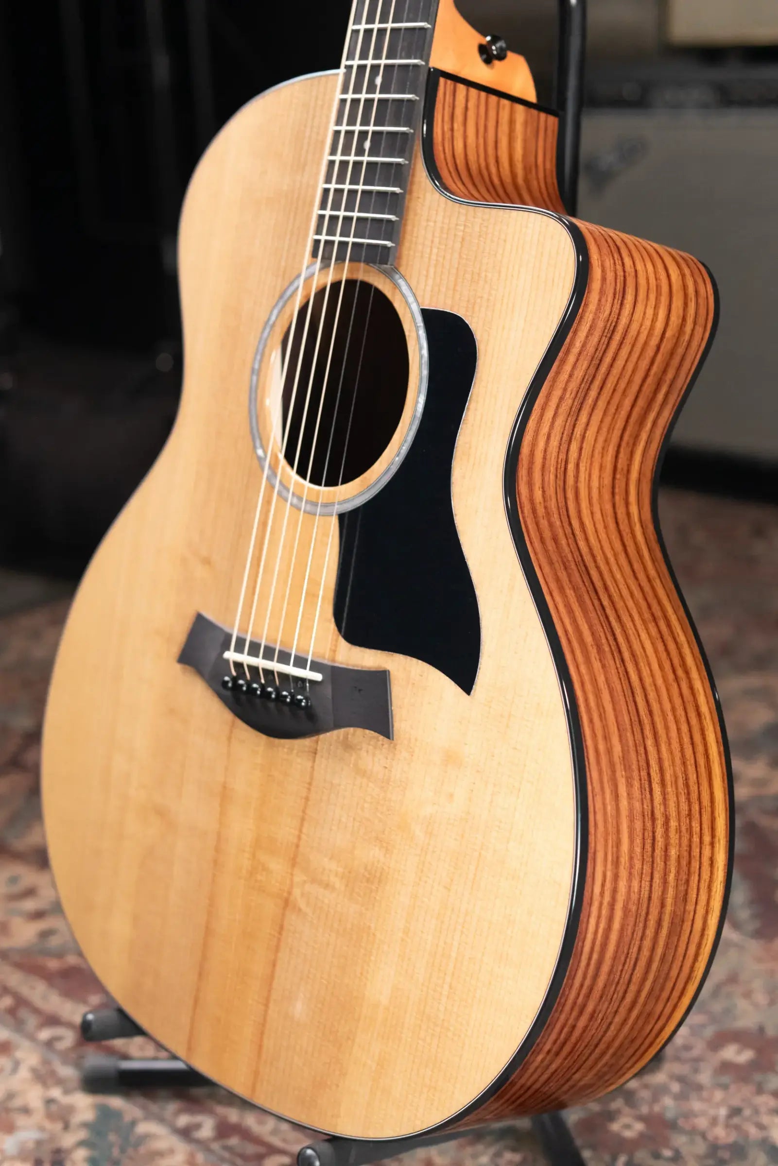 Taylor 214ce Plus Grand Auditorium Acoustic/Electric Guitar with Aerocase