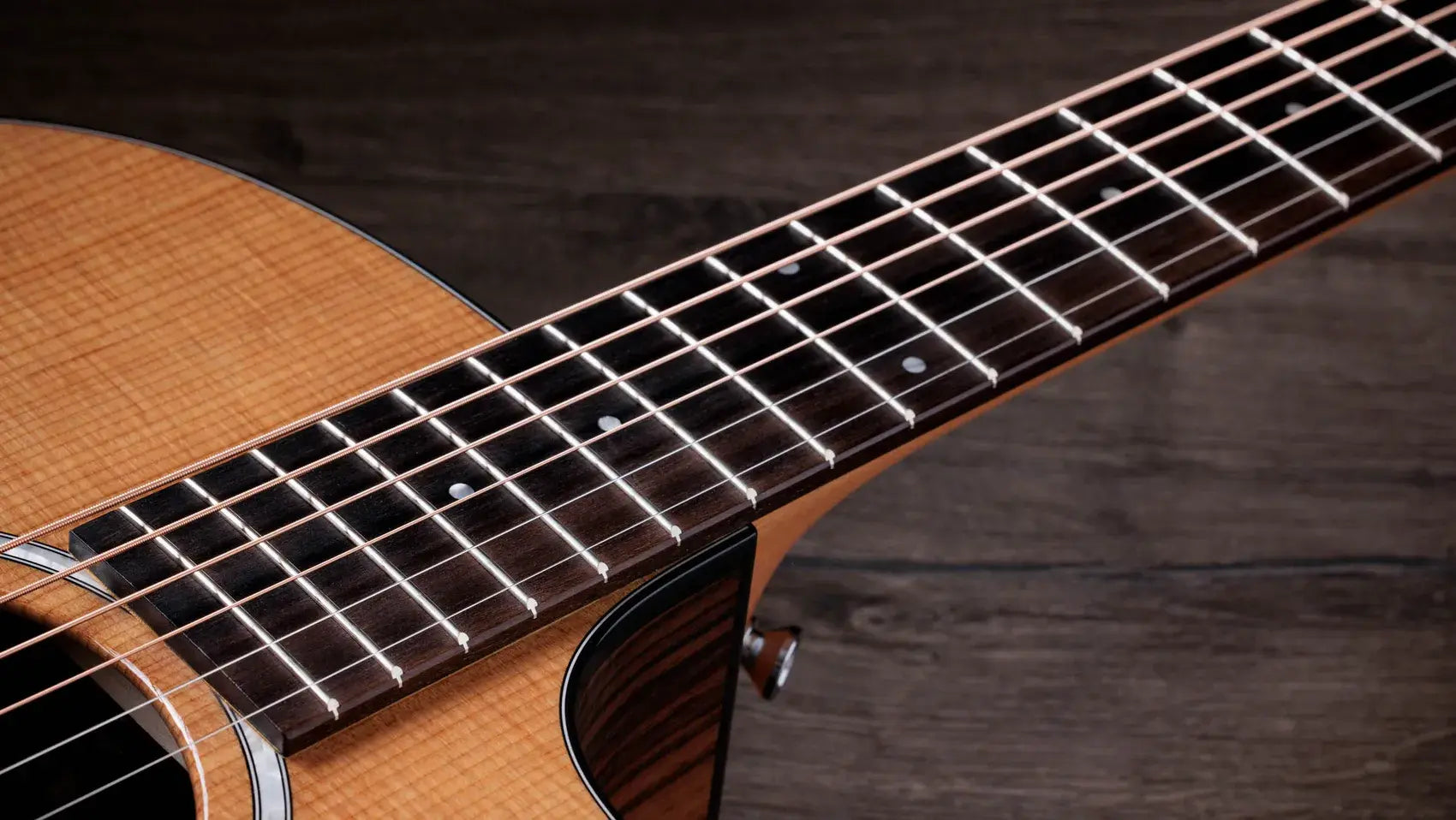 Taylor 214ce Plus Grand Auditorium Acoustic/Electric Guitar with Aerocase