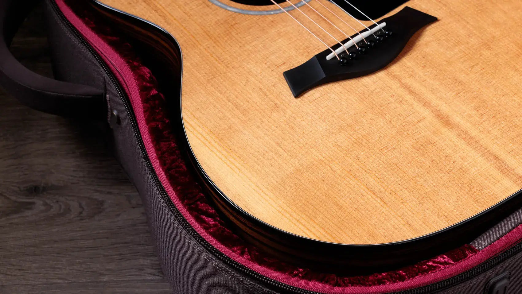 Taylor 214ce Plus Grand Auditorium Acoustic/Electric Guitar with Aerocase
