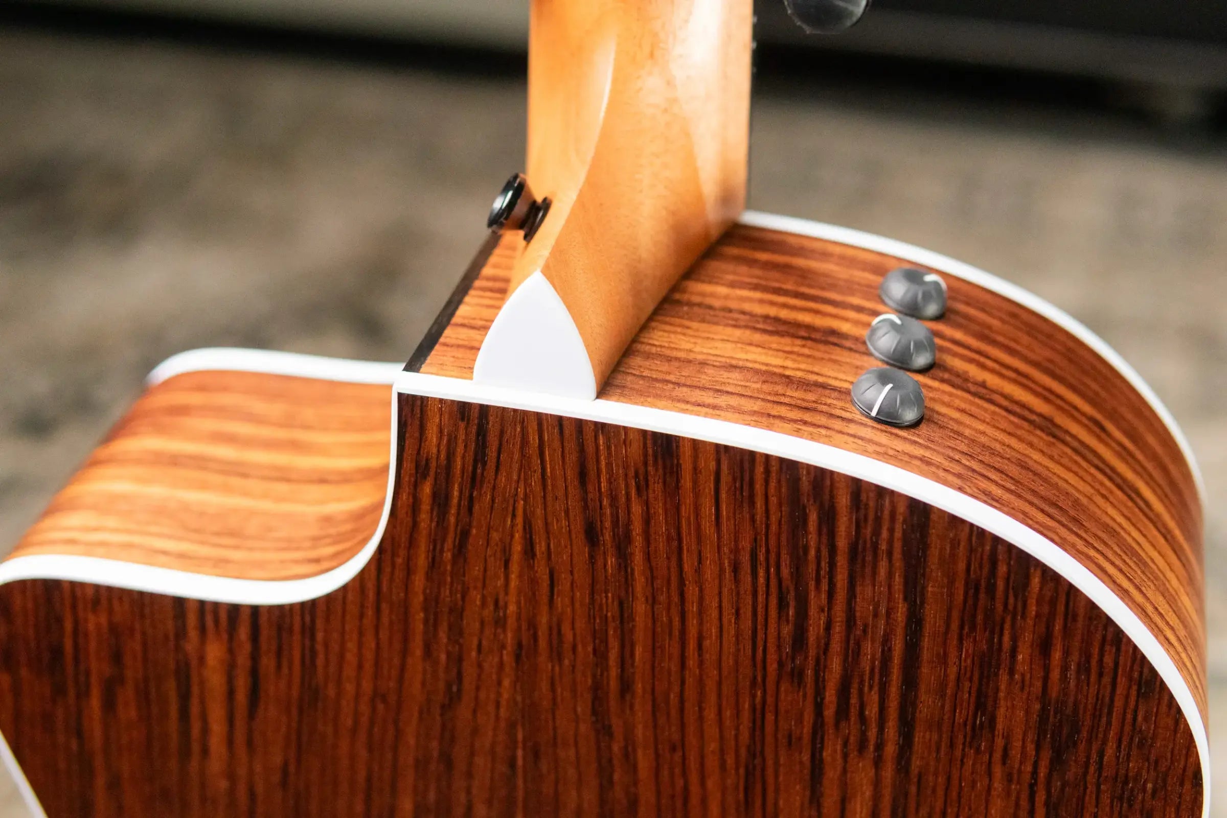 Taylor 214ce Special Edition Grand Auditorium Acoustic/Electric Guitar - Honeyburst with Gig Bag