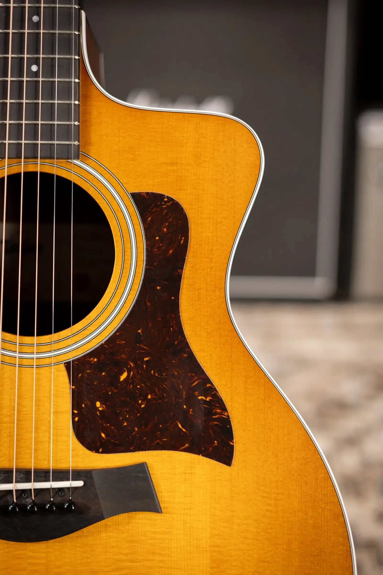 Taylor 214ce Special Edition Grand Auditorium Acoustic/Electric Guitar - Honeyburst with Gig Bag