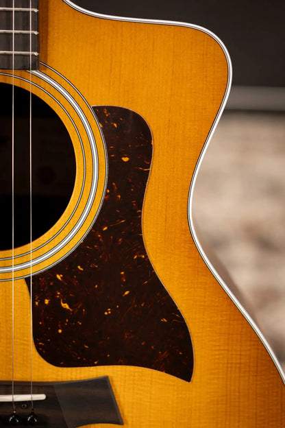 Taylor 214ce Special Edition Grand Auditorium Acoustic/Electric Guitar - Honeyburst with Gig Bag