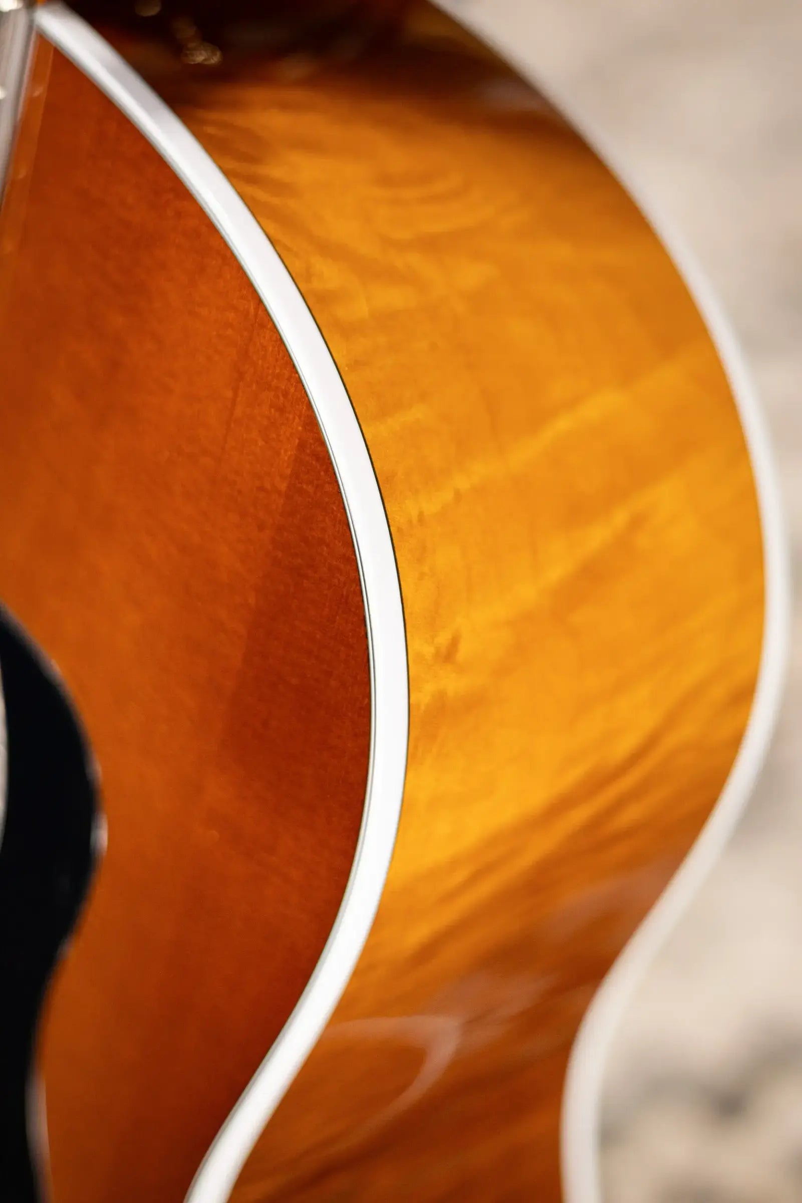 Taylor 217e Plus Special Edition Grand Pacific Acoustic/Electric Guitar - Honeyburst with Aerocase