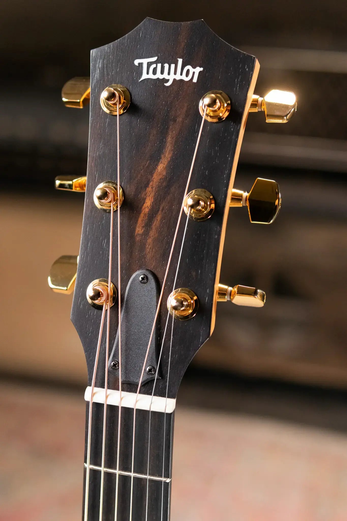 Taylor 222ce-K DLX Grand Concert Acoustic/Electric Guitar - Shaded Edgeburst with Hardshell Case