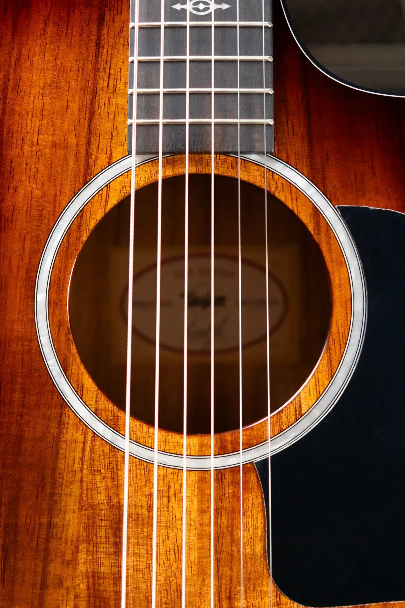 Taylor 222ce-K DLX Grand Concert Acoustic/Electric Guitar - Shaded Edgeburst with Hardshell Case