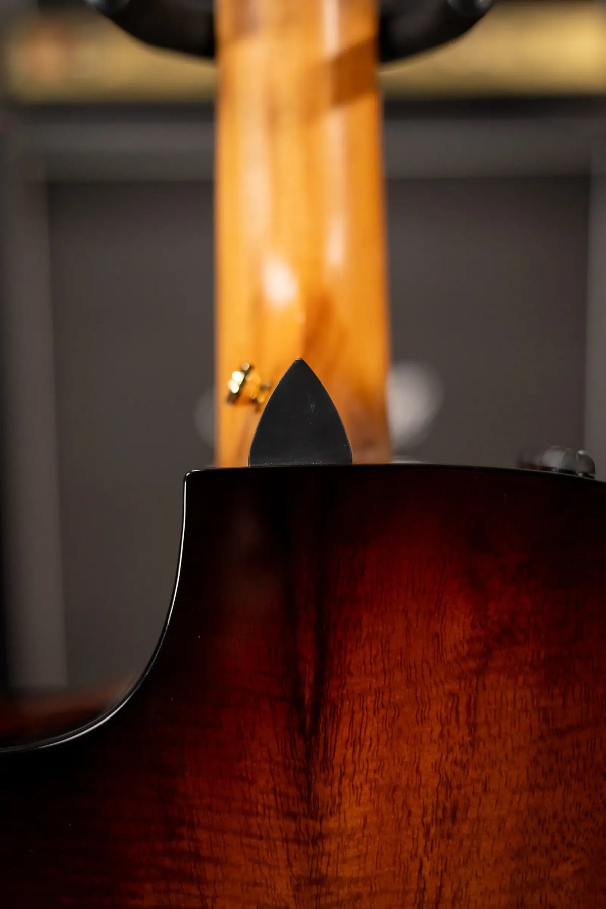Taylor 222ce-K DLX Grand Concert Hawaiian Koa Acoustic/Electric Guitar - Shaded Edge Burst with Hardshell Case